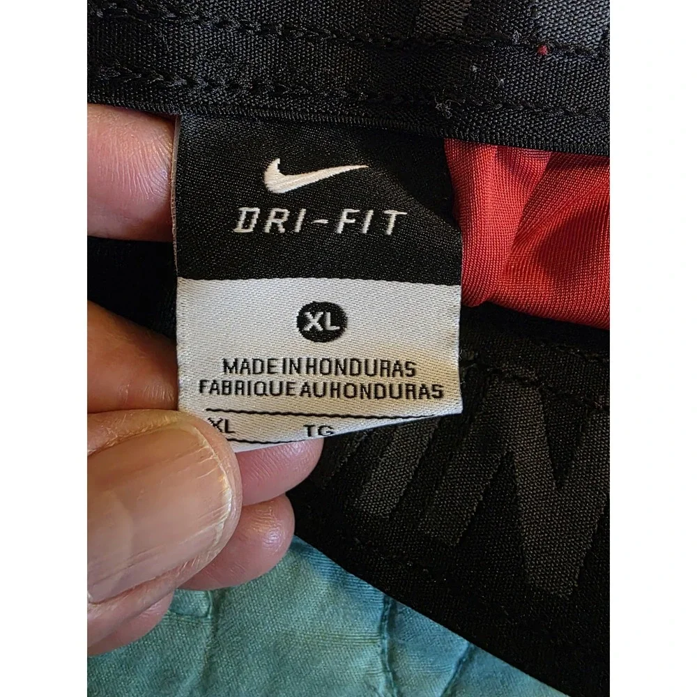 Nike Dri-Fit Shorts‎ Boys XL Red Dri-Fit  Polyester 9.5 Inseam Basketball Shorts
